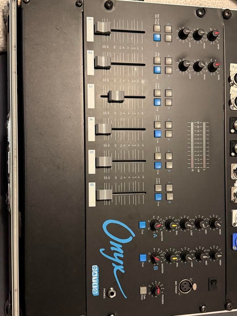 Dateq Onyx DJ Mixer - 6 Kanalen met Microfooningang, Ophalen of Verzenden, Gebruikt, 5 tot 10 kanalen, Microfooningang