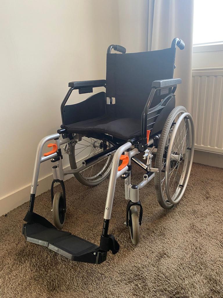 Lichtgewicht inklapbare rolstoel zgan, Ophalen of Verzenden, Inklapbaar, Zo goed als nieuw, Duwrolstoel