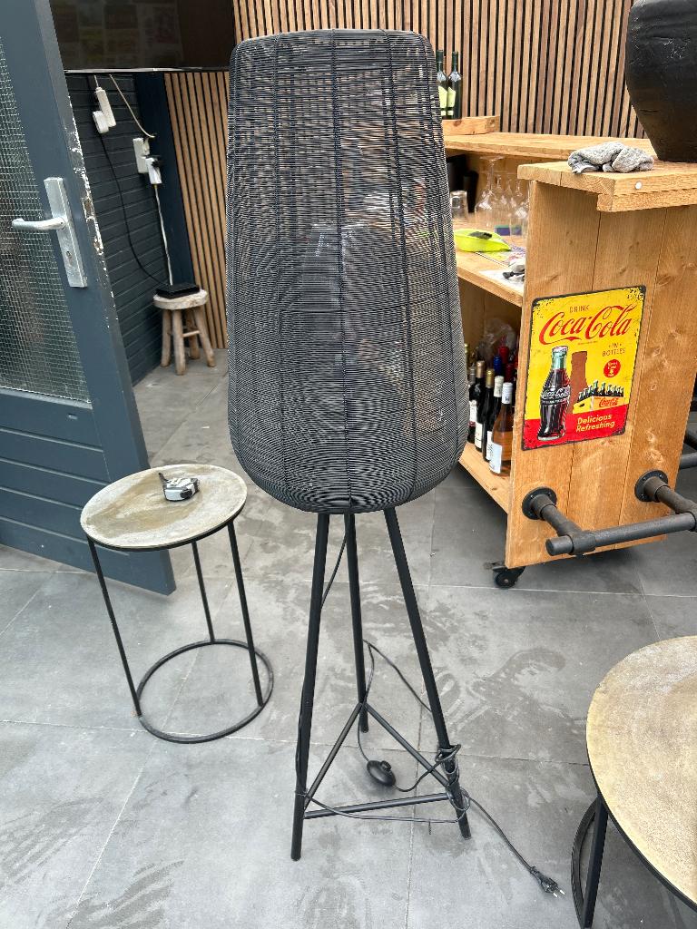 Zwarte lamp Pronto, Huis en Inrichting, Lampen | Vloerlampen, Ophalen, Gebruikt, Overige materialen, 100 tot 150 cm