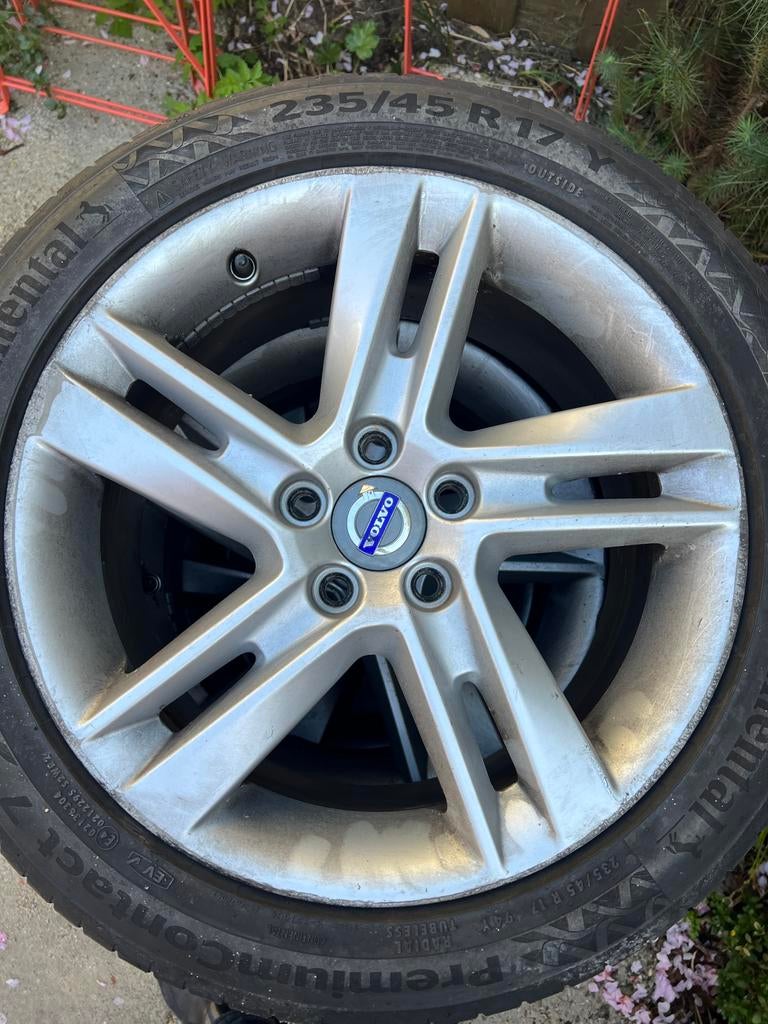 Volvo 17inch velgen met goede zomerbanden, Auto-onderdelen, Banden en Velgen, Ophalen, 17 inch, 235 mm, Zomerbanden