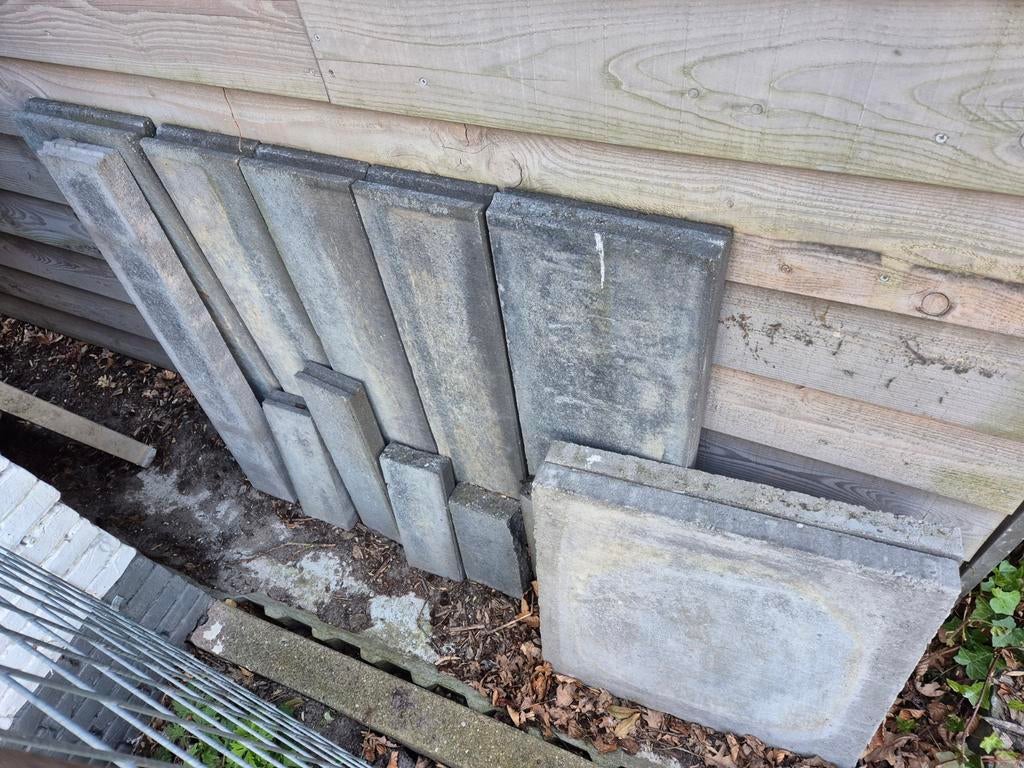 Gratis enkele antracieten opsluitbandjes en tegels, Ophalen, Gebruikt