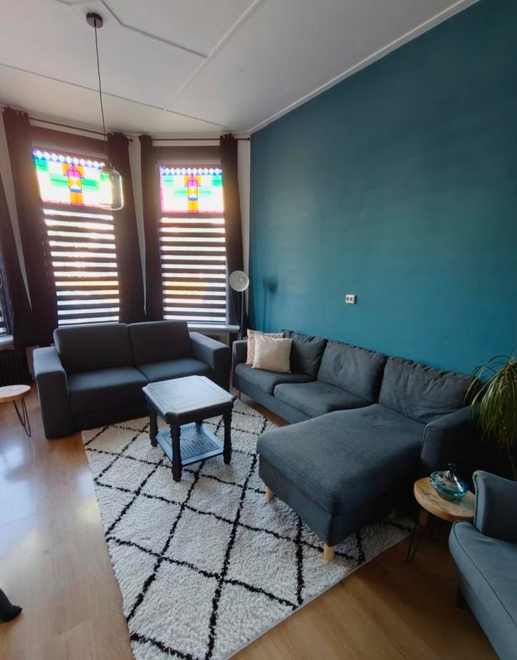 Comfortabele grijze hoekbank, Huis en Inrichting, Banken | Bankstellen, Gebruikt, Hoekbank, Vierpersoons of meer, 200 tot 250 cm