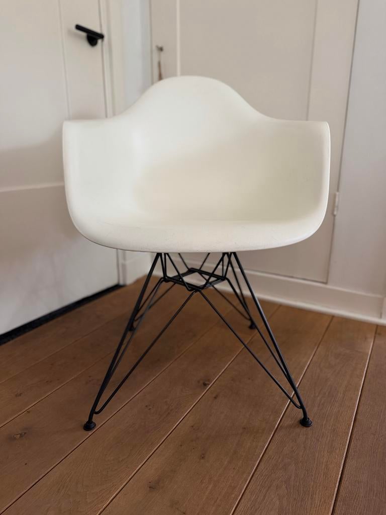 Vitra Eames DAR stoel - wit met zwart onderstel - topstaat, Ophalen, Kunststof, Wit, Zo goed als nieuw