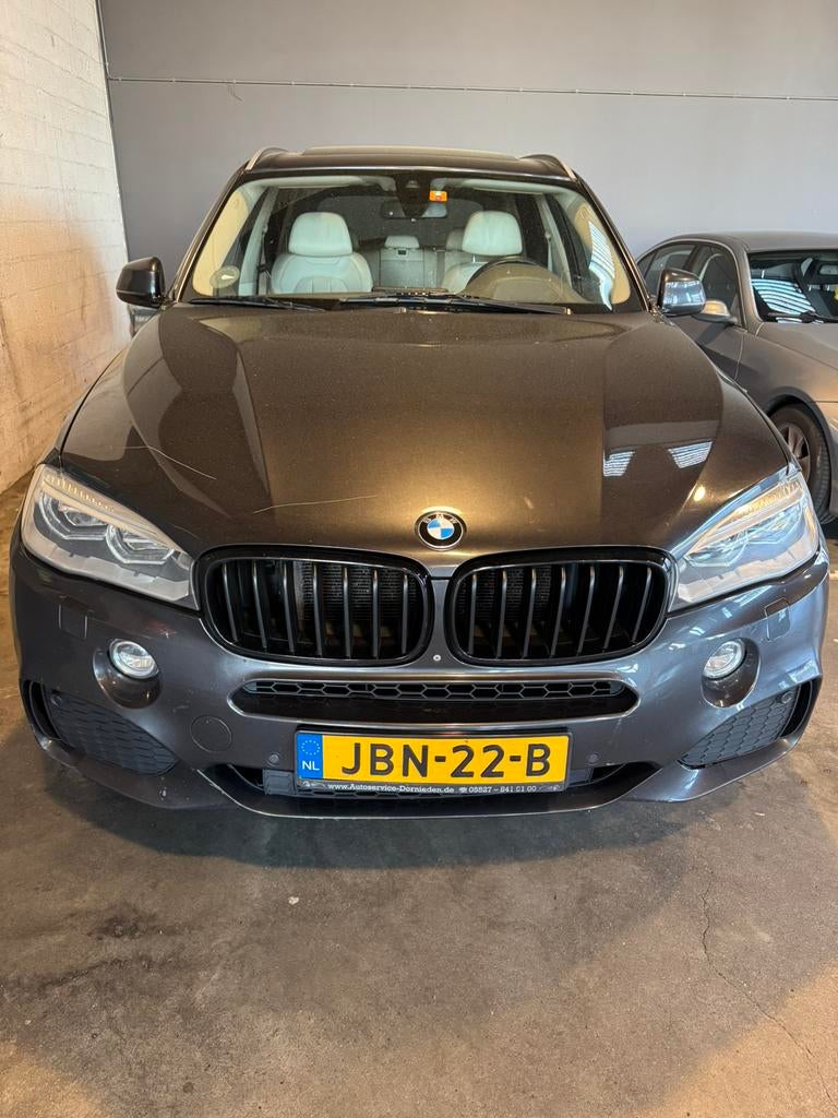 BMW X5 50i V8 Executive 2014 | €12.500 | EXPORT €10.500, Auto's, Automaat, 4395 cc, Zwart, 10 km/l