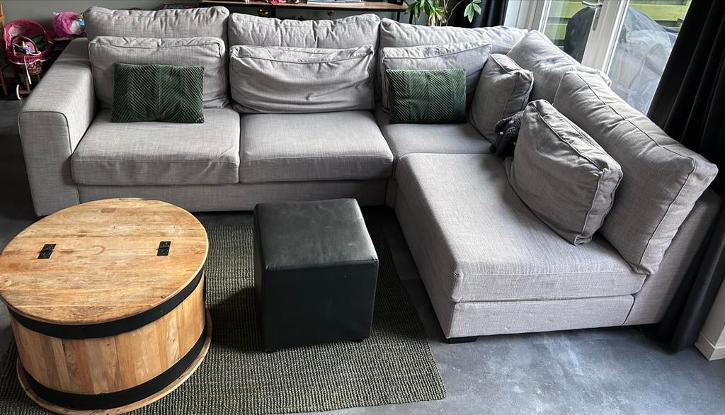 Gratis ophalen: Lichtgrijze hoekbank (296 cm breed), Huis en Inrichting, Banken | Bankstellen, Ophalen, 250 tot 300 cm, Gebruikt