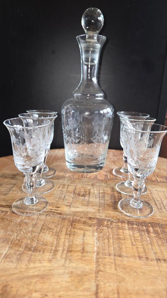 Vintage karaf met 5 likeurglaasjes - gegraveerd glas, Antiek en Kunst, Antiek | Glas en Kristal, Ophalen