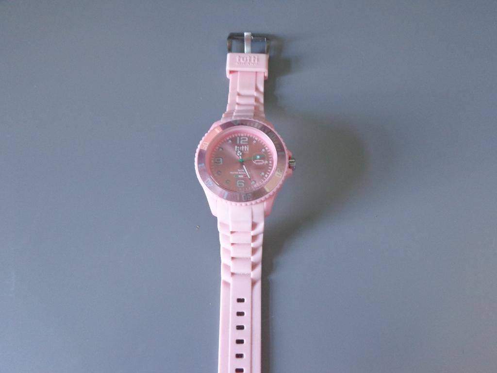 lichtroze dameshorloge van Tutti Milano, 45 mm, Overige merken, Kunststof, Polshorloge, Kunststof