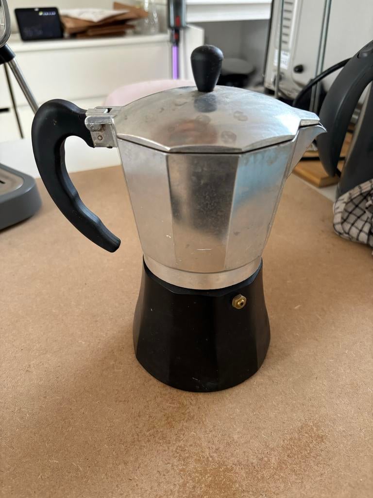Klassieke Italiaanse percolator voor heerlijke koffie, Gebruikt, Koffiemachine, Gemalen koffie, Ophalen of Verzenden