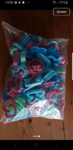 Goedgevulde zak met plastic bakvormpjes, Ophalen of Verzenden, Nieuw, Taarten of Cupcakes, Bakvorm