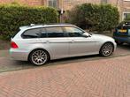 BMW 3-Serie 2.0 I 320 Touring 2006 Grijs Meer foto’s volgen, Auto's, BMW, 13 km/l, Achterwielaandrijving, 1995 cc, 4 cilinders