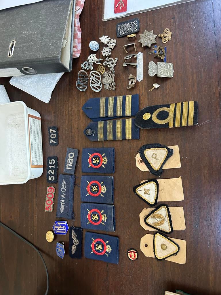Uniform knopen en emblemen van tram maatschappijen, Ophalen of Verzenden, Gebruikt