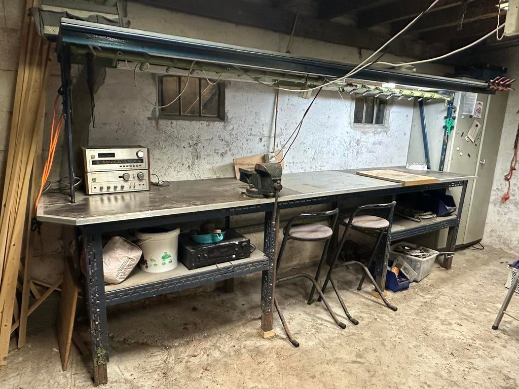 Zware werkbank met elektra licht en lucht, Doe-het-zelf en Verbouw, Werkbanken, Ophalen of Verzenden, Gebruikt, 170 cm of meer