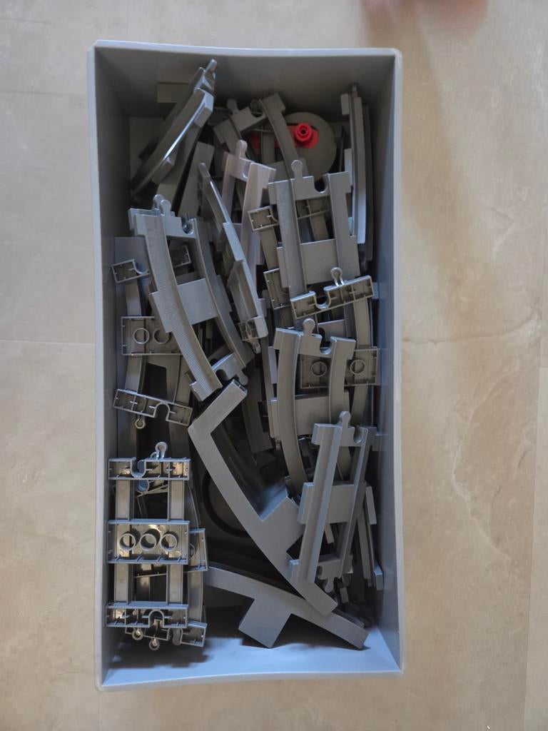 Lego treinbaan in Lego box, Kinderen en Baby's, Speelgoed | Duplo en Lego, Ophalen, Zo goed als nieuw