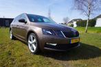Skoda Octavia Combi 1.0 TSI, DSG automaat, Trekhaak, Carplay, Auto's, Skoda, 1169 kg, Bruin, Leder en Stof, Origineel Nederlands