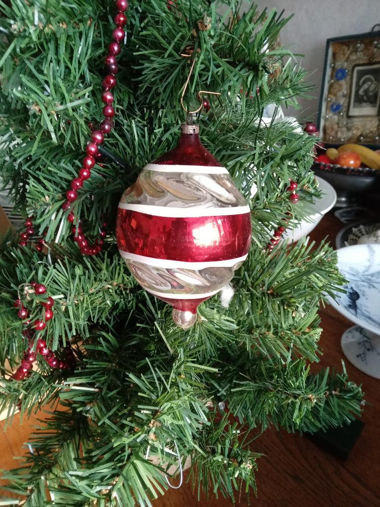 oudekerstbal nr 118 model bal apart model rood wit zilver, Ophalen of Verzenden, Gebruikt