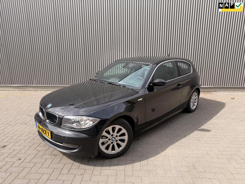 BMW 1-serie 118d Corporate Business Line Navi|Engine/transmi, Auto's, Euro 5, 4 cilinders, 4 stoelen, Zwart