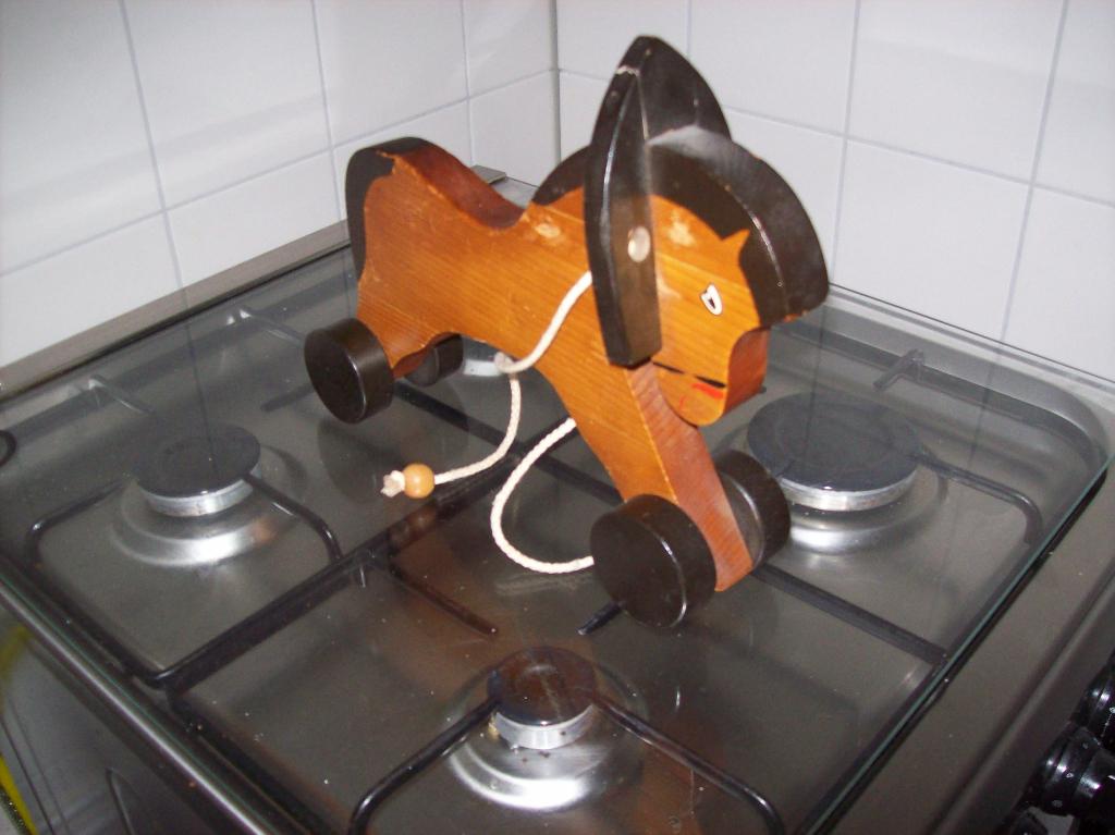 29x24x7cm oud houten paard op wielen, Ophalen