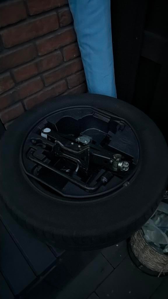 Citroen C3 2010 reservevelgen met banden met krik en sleutel, Ophalen of Verzenden, Zo goed als nieuw