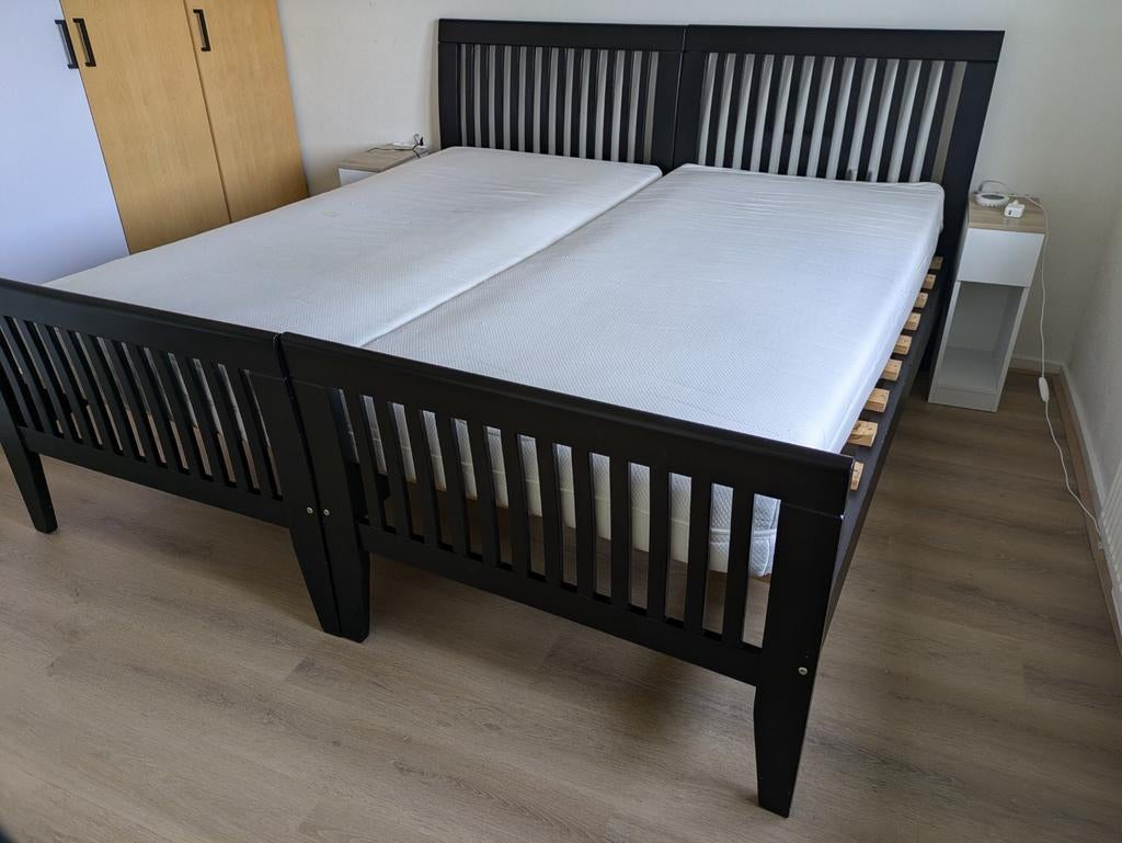 Tweepersoonsbed 200x200cm met 2 matrassen (90x200cm), Ophalen, Gebruikt, Zwart, Tweepersoons