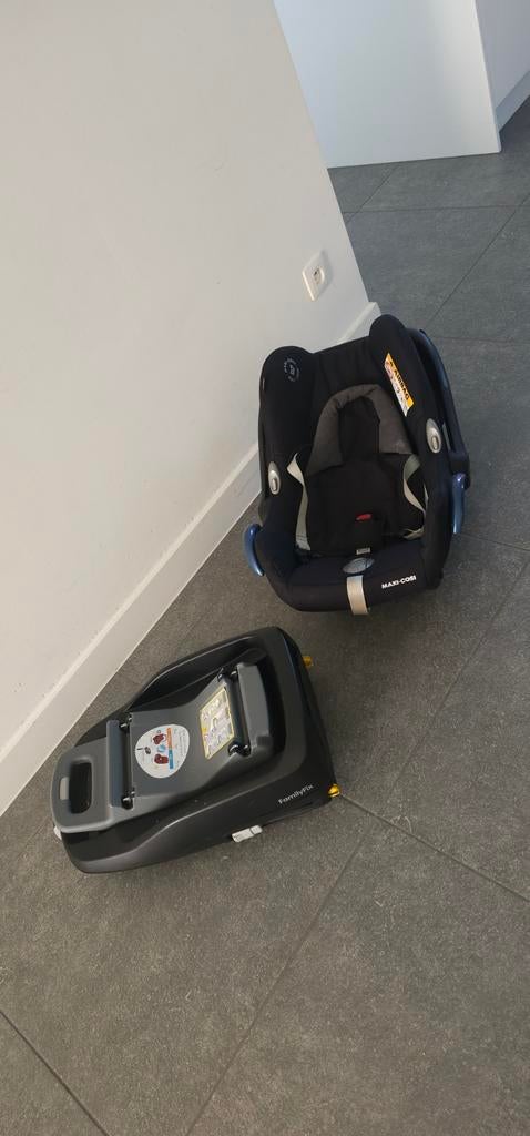 Maxi Cosi met stoelverkleiner en Isofix base, Kinderen en Baby's, Autostoeltjes, Gebruikt, Maxi-Cosi, 0 t/m 13 kg, Isofix, Ophalen