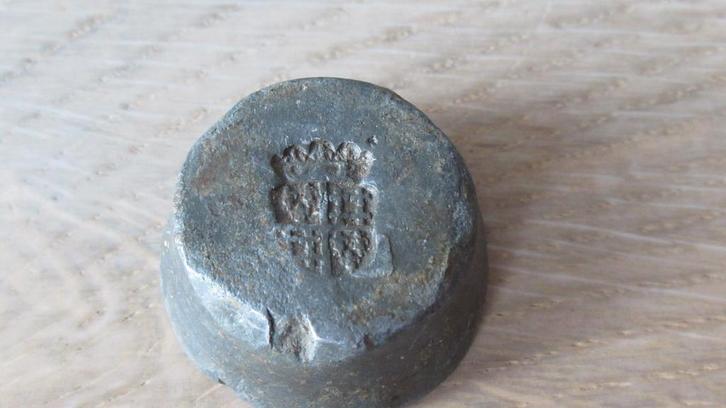 Loden gewicht met afb provinciewapen / bodemvondst, Antiek en Kunst, Antiek | Gereedschap en Instrumenten, Ophalen of Verzenden