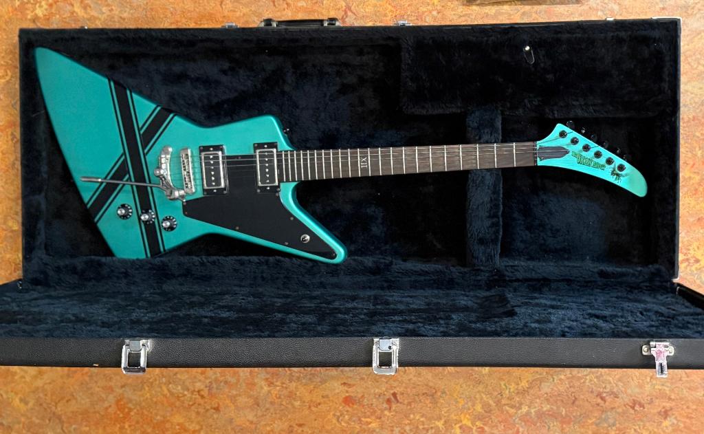 Custom Epiphone Gothic 1958 Explorer: “the Green Hornet ”, Muziek en Instrumenten, Snaarinstrumenten | Gitaren | Elektrisch, Ophalen