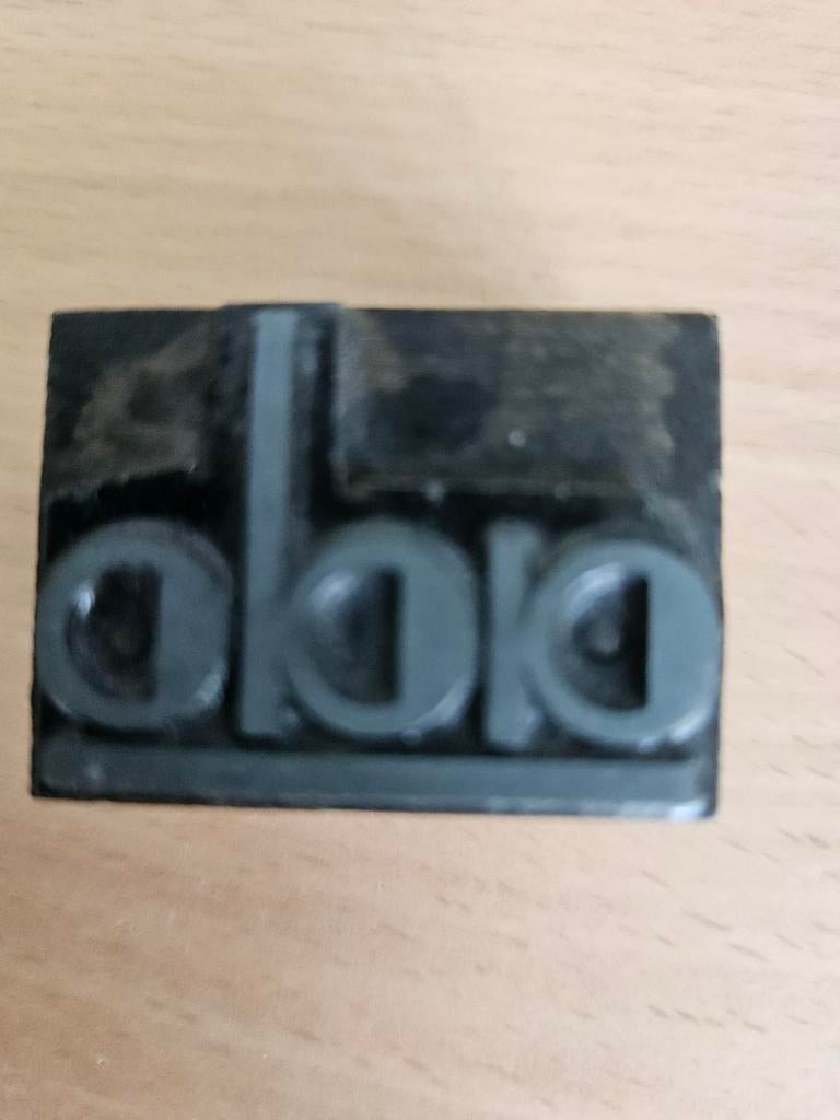 Ado stempels-stempelapparaat Ado -Logo stencil -Berg en Bosc, Ophalen of Verzenden, Zo goed als nieuw