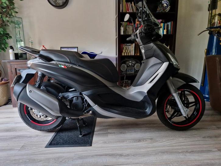 TOPPER 1927km NIEUW! piaggio beverly 350 sport , zeer snel!, Motoren, Motoren | Piaggio, Particulier, Sport, ABS, Traction Control