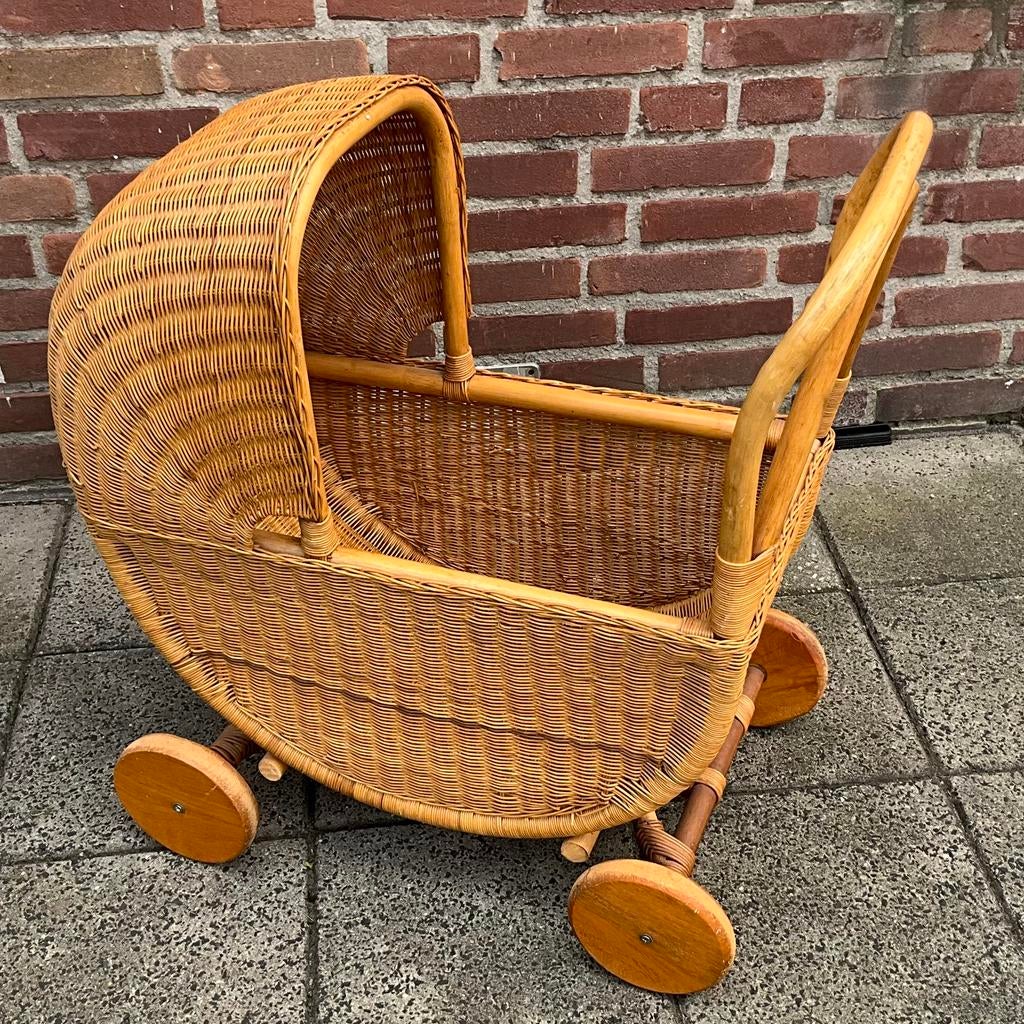 Nostalgische rieten poppenwagen met houten onderstel, Ophalen