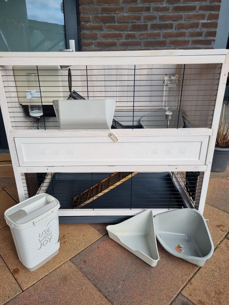 Konijnenhok binnen of buiten!, Dieren en Toebehoren, Knaagdieren en Konijnen | Hokken en Kooien, Ophalen, Zo goed als nieuw, 90 cm of meer