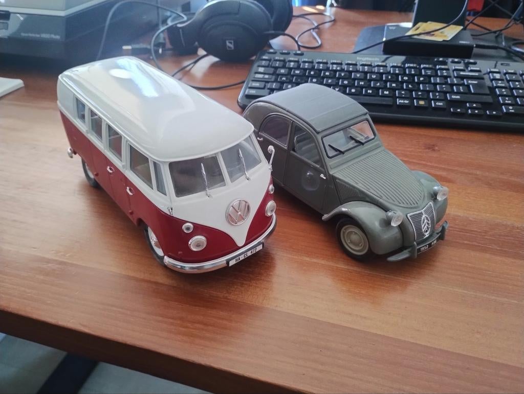 Modelauto's: VW Combi (Solido)1:19 & 2CV (Maisto) 1:18, Ophalen of Verzenden, Zo goed als nieuw, Auto, Solido