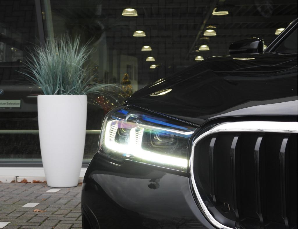 BMW 5 Serie 540i High Executive Automaat / Laserlight / Acht, Achterwielaandrijving, Gebruikt, 334 pk, Zwart