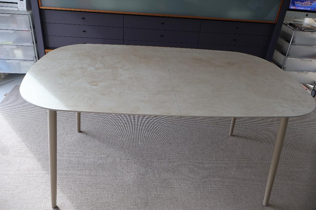 Boconcept Uittrekbare eetkamertafel in keramiek  160/230 cm, Huis en Inrichting, Ophalen, Overige materialen, Modern Design, 200 cm of meer