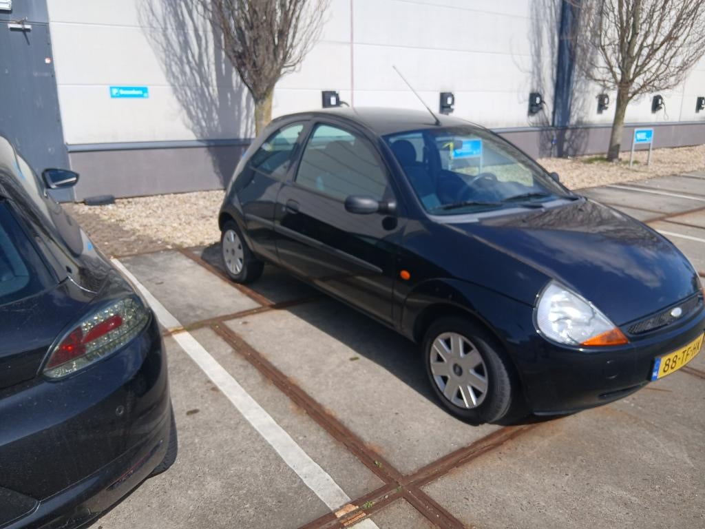 Ford Ka 1.3 I 44KW 2006 Zwart, Auto's, Voorwielaandrijving, 1299 cc, 31 €/maand, 4 cilinders