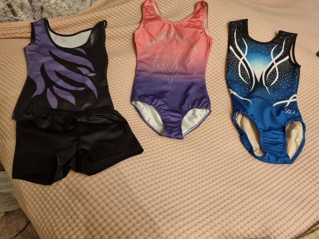 Turnpakjes maat 140, Sport en Fitness, Turnen, Kindermaat 122 t/m 140, Ophalen of Verzenden, Zo goed als nieuw, Turnpak(je)