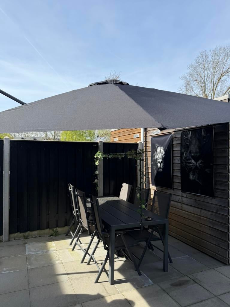€175 stuntprijs! Zweefparasol  Ø380 cm, tegels + hoes, Tuin en Terras, Parasols, Ophalen, Zo goed als nieuw, Zweefparasol, Kantelbaar