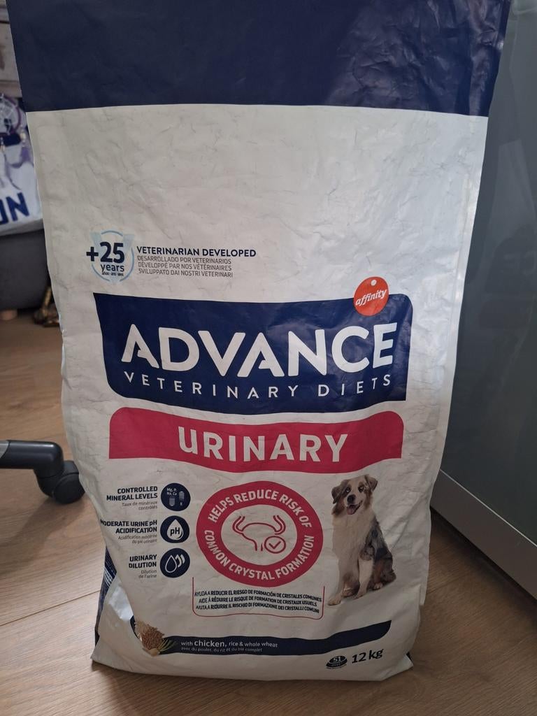 Volle zak advance urinary brokken te koop, Dieren en Toebehoren, Ophalen