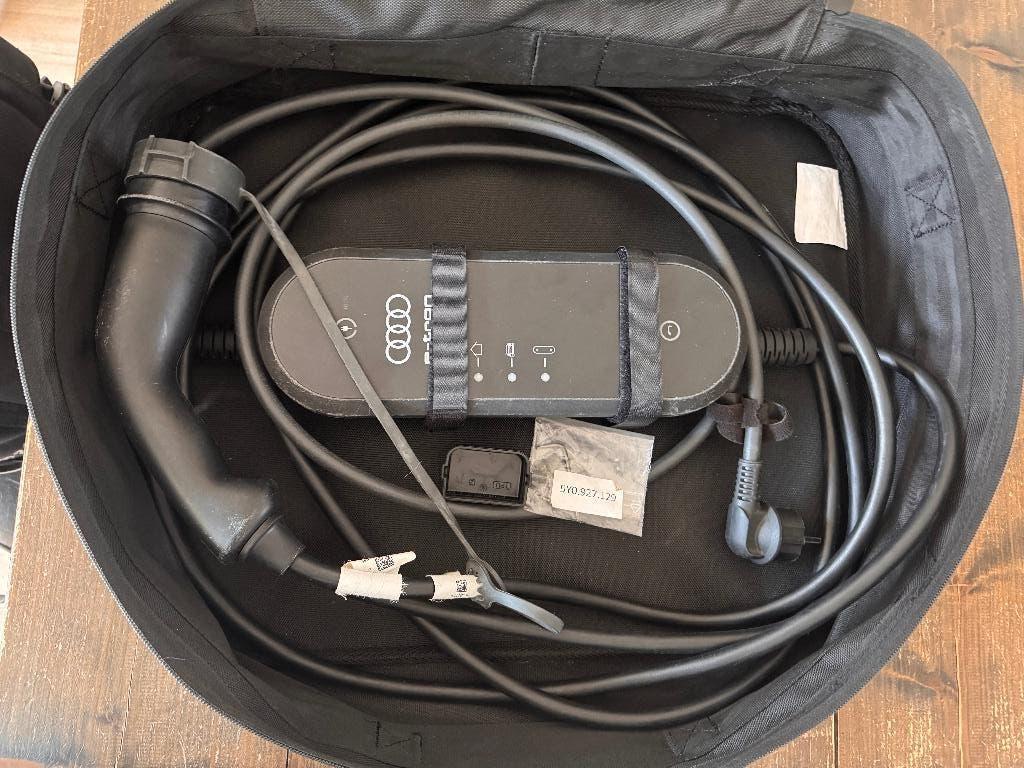 Originele Audi e-tron laadkabel Type 2 / Schuko 3,6 kW, Auto-onderdelen, Accu's en Toebehoren, Audi, Gebruikt, Ophalen