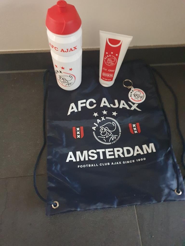AJAX tas met beker douche gel en sleutel hanger nieuw cadeau, Ophalen of Verzenden, Nieuw, Ajax, Overige typen