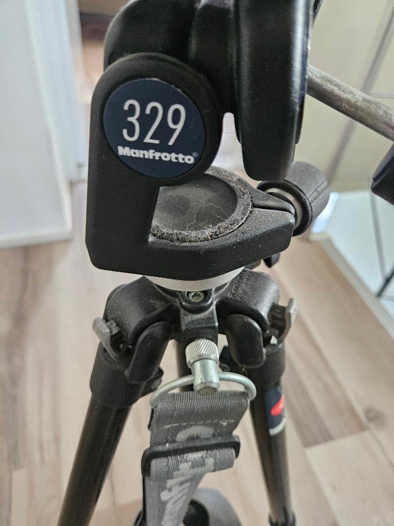 Statief monfrotto, Gebruikt, 150 tot 175 cm, Met balhoofd, Ophalen of Verzenden