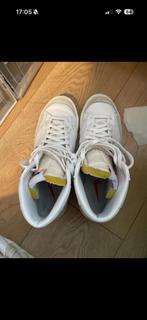Nike Blazer - Gedragen maar in goede staat - EU44, Kleding | Heren, Schoenen, Wit, Ophalen of Verzenden, Sneakers of Gympen, Gedragen