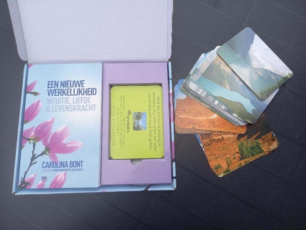 Een Nieuwe Werkelijkheid (Carolina Bont) Boek & Kaarten, Boeken, Ophalen of Verzenden, Zo goed als nieuw, Spiritualiteit algemeen