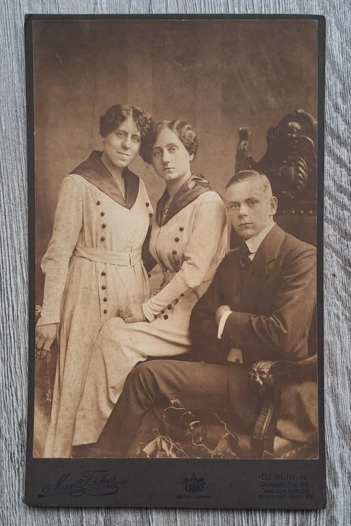 Kabinetfoto • 12 x 20 cm • Studio Max Fischer Berlin, Verzenden, Voor 1940, Zo goed als nieuw, Kind