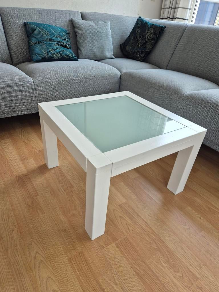 Witte salontafel met glazen blad, Huis en Inrichting, Tafels | Salontafels, Ophalen, 50 tot 100 cm, Vierkant, 50 tot 100 cm