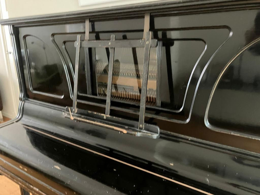 Af te halen, mooie decoratieve piano, Muziek en Instrumenten, Piano's, Ophalen, Gebruikt, Zwart, Piano