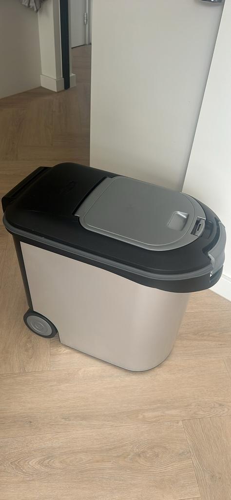Curver Voedsel container Hond of Kat Metallic 35L, Dieren en Toebehoren, Ophalen, Zo goed als nieuw