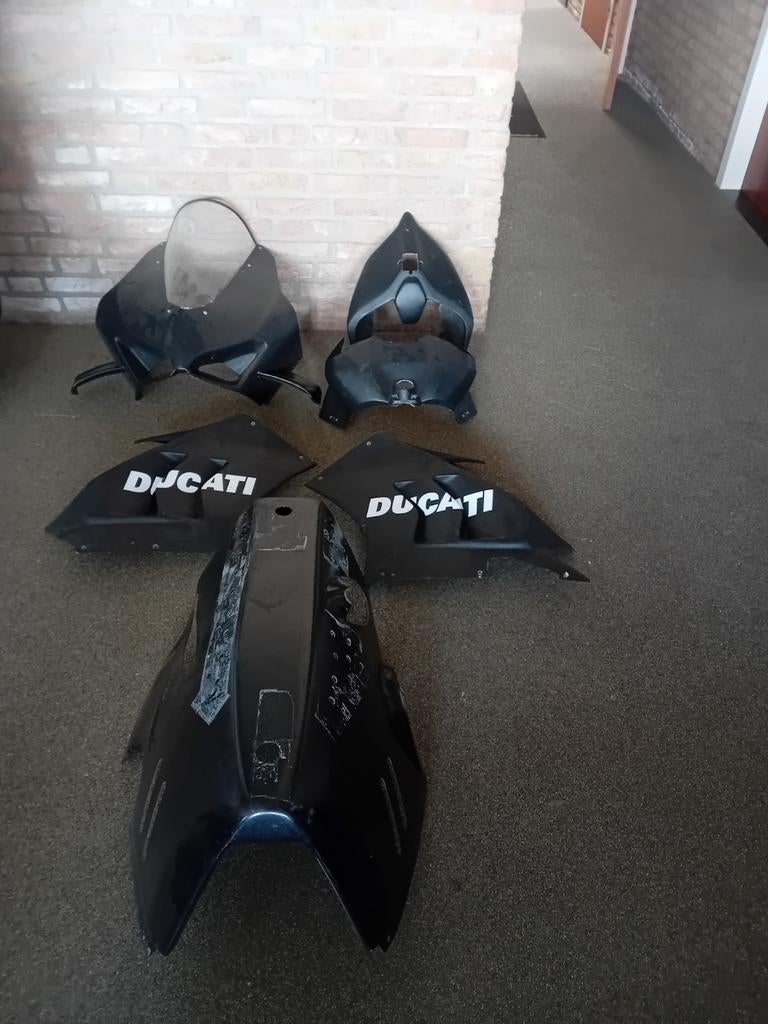 Ducati V4 circuit kuipen, Ophalen of Verzenden, Overige merken
