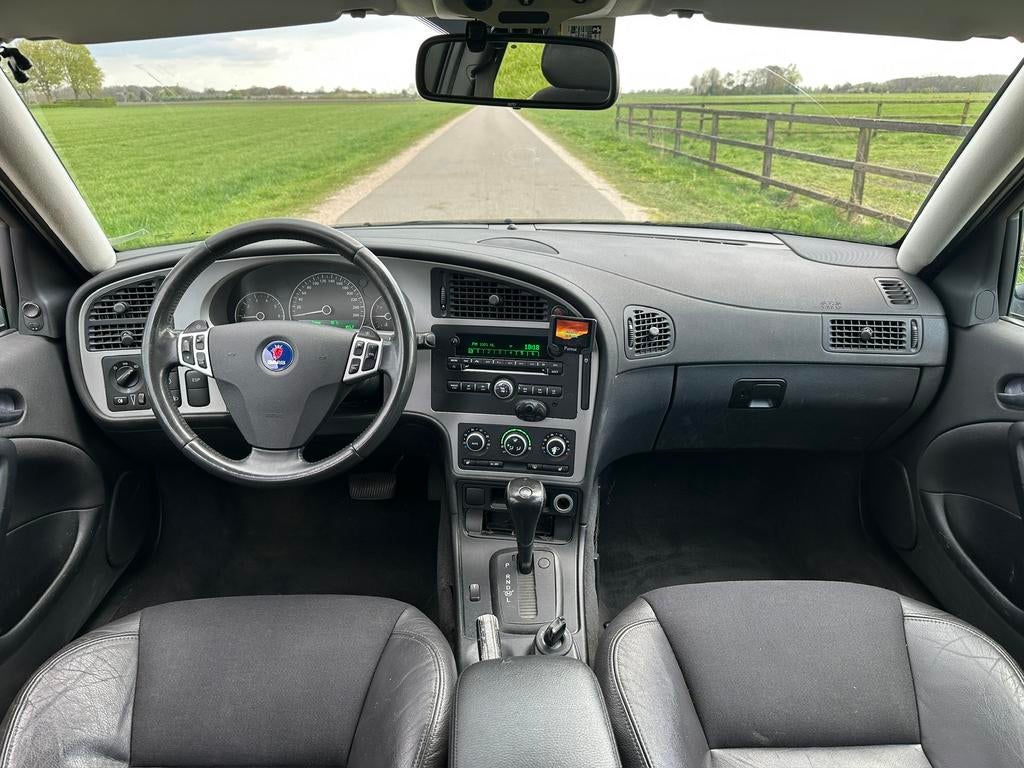 Saab 9-5 2.0 T Sport Estate Automaat | Trekhaak |  APK nieuw, Auto's, Saab, 1800 kg, Zwart, 4 cilinders, 150 pk
