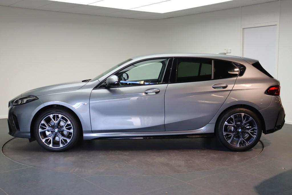 BMW 1 Serie 120 M Sport Automaat / Achteruitrijcamera / Comf, Auto's, Stof, Euro 6, 156 pk, Met garantie (alle)