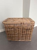 Rieten mand met klep, Huis en Inrichting, Woonaccessoires | Schalen en Manden, Ophalen, Mand, Zo goed als nieuw, Riet